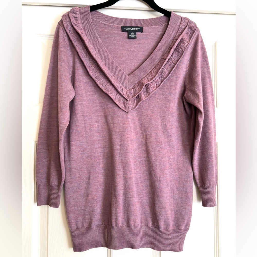 Banana Republic 100% Merino Wool V-Neck Ruffle Sweater in Dusty Rose/Mauve